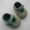 Crochet baby booties 
