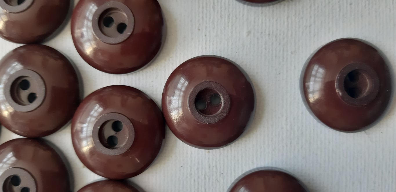 23mm Vintage chunky dark brown buttons