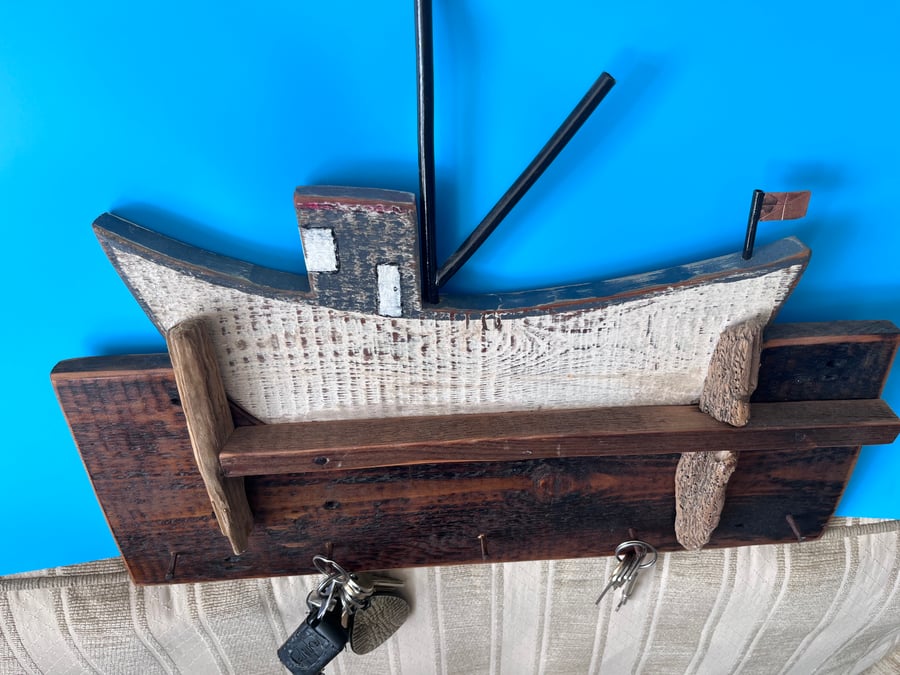 Fishing boat key rack 