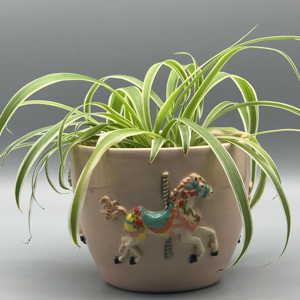 Indoor carousel plant pot