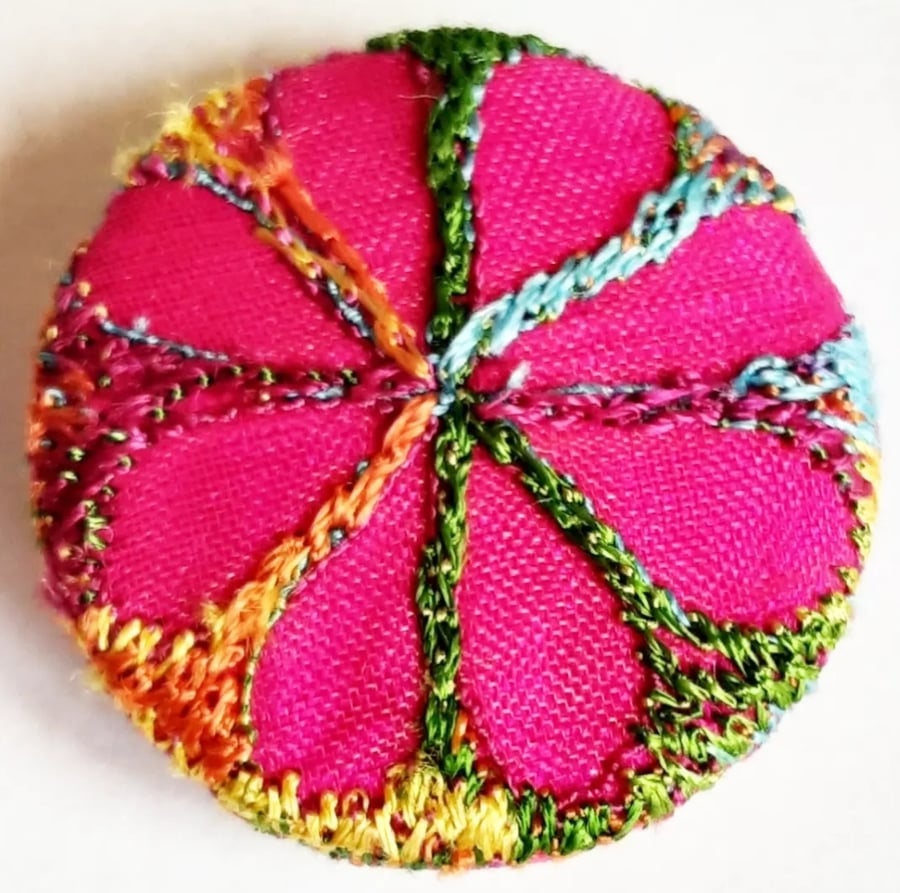 One Inch Badge Flower Fabric Badge with Free Machine Embroidery 