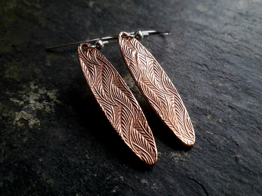 Long earrings with leaf pattern in copper and sterling silver 
