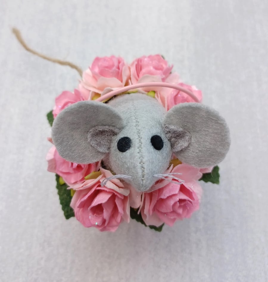 Felt mouse, pink roses and tiny bucket, cute gift, ornaments for the home