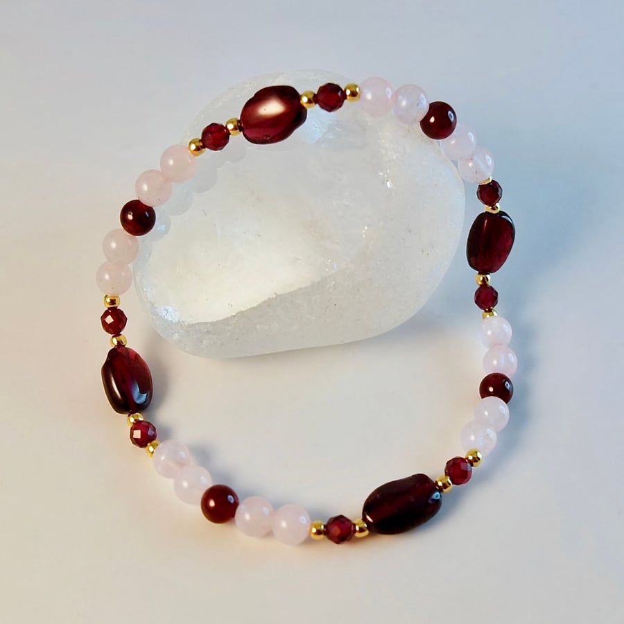 Damali by GemstoneGifts Handmade Jewelry Garnet Bracelet, January Birthstone Freshwater Pearl Crystal Beaded Bracelet, Red Capricorn Birthday Gift 9.5 in.