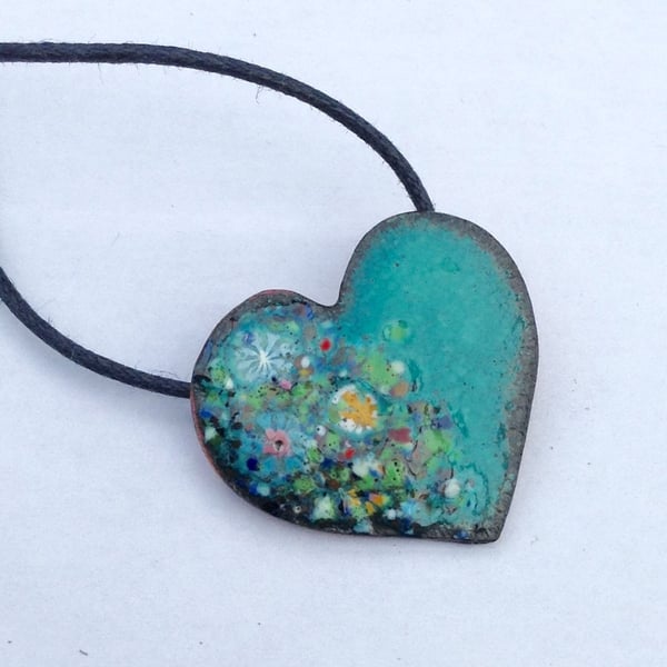 DAINTY ENAMELLED COPPER HEART NECKLACE WITH FLORAL DESIGN