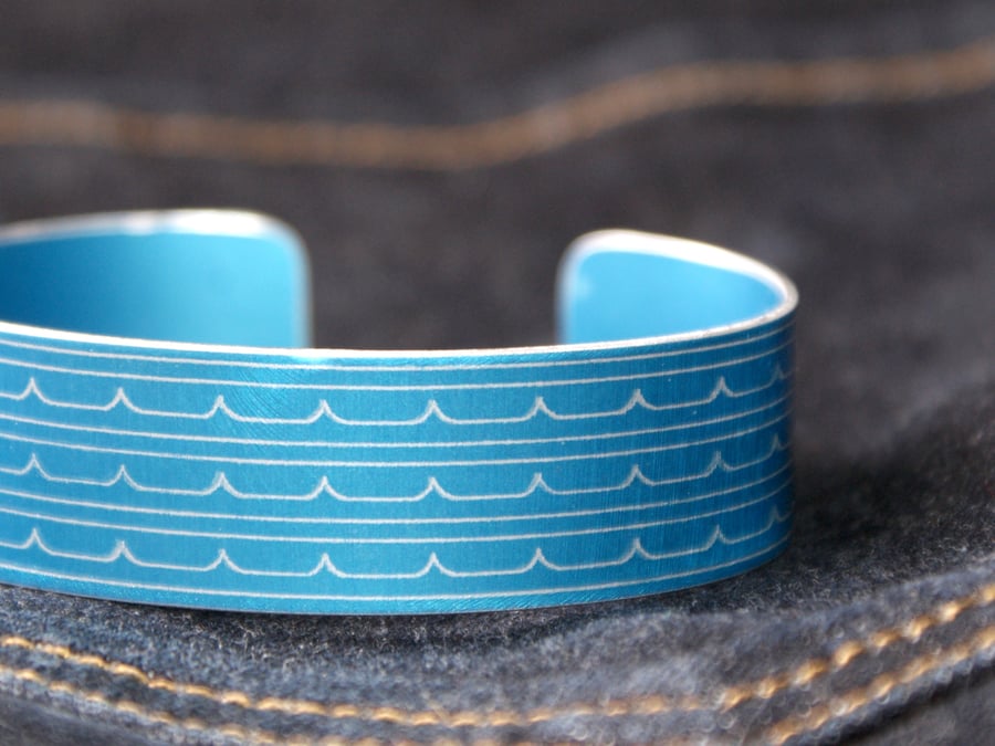 Wave pattern aluminium cuff blue