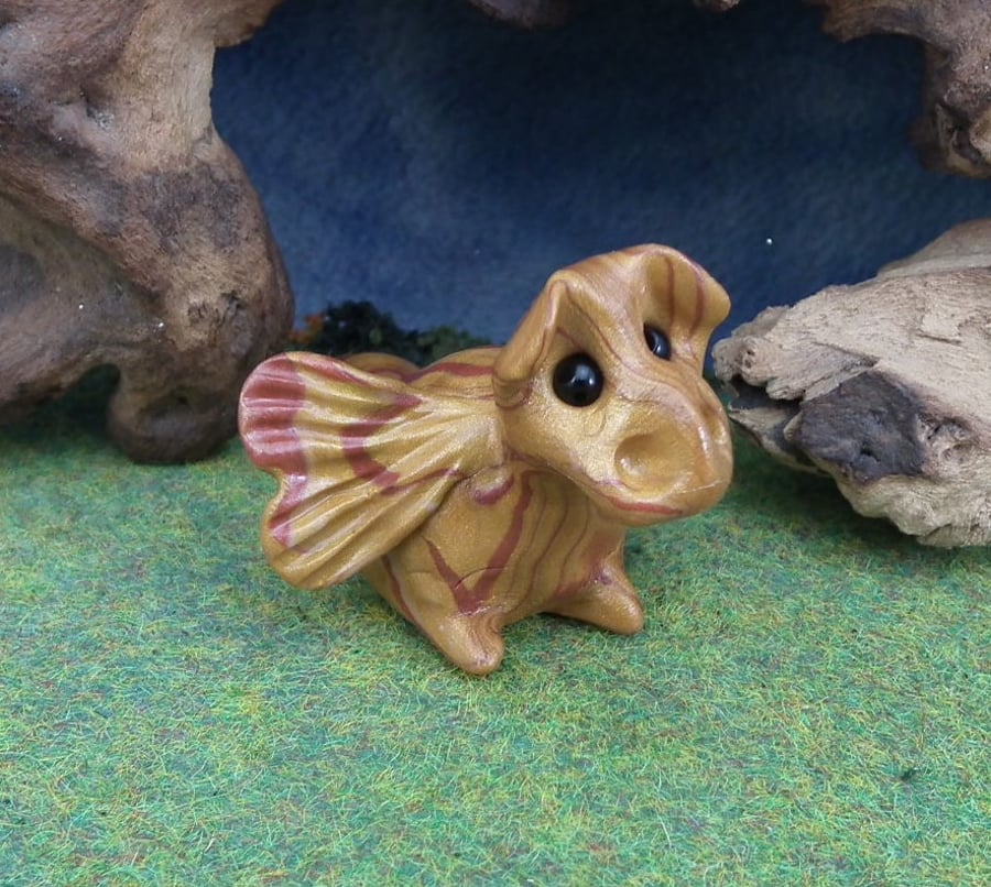 Golden Variegated Dragon 'Gudryn' OOAK Sculpt by artist Ann Galvin Gnome Village