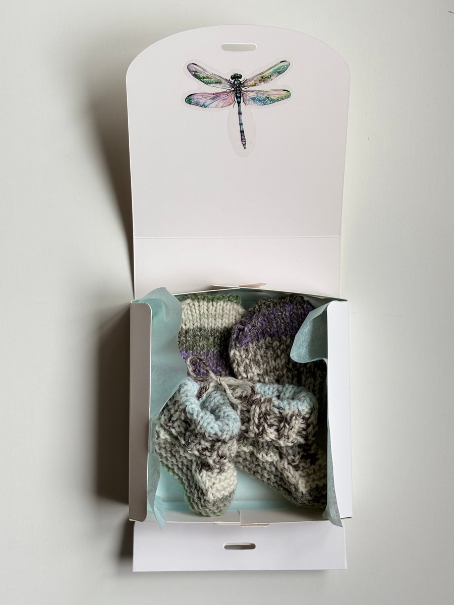 Knitted baby gift set with mittens and booties 