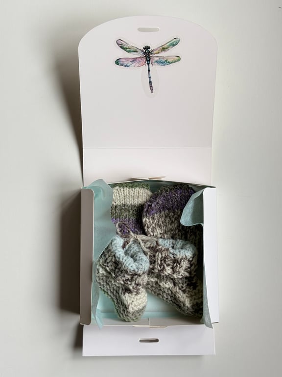 Knitted baby gift set with mittens and booties 