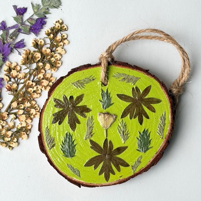 Real Pressed Leaves Autumnal Wood Slice Hanging Hand Painted Rustic Décor