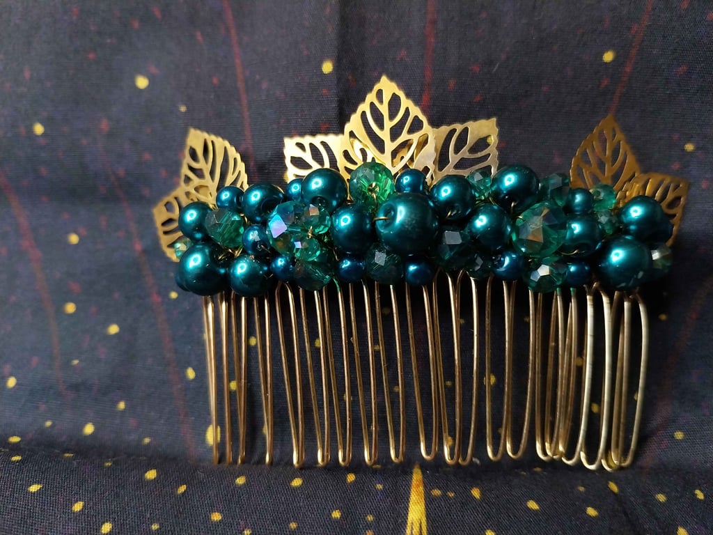 Golden leaf, green hair comb