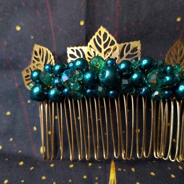 Golden leaf, green hair comb