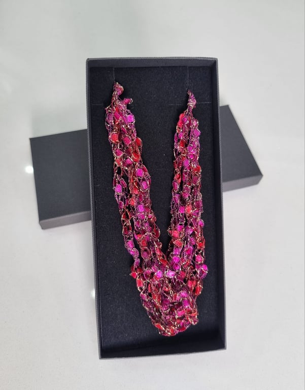 Crocheted necklace, lightweight