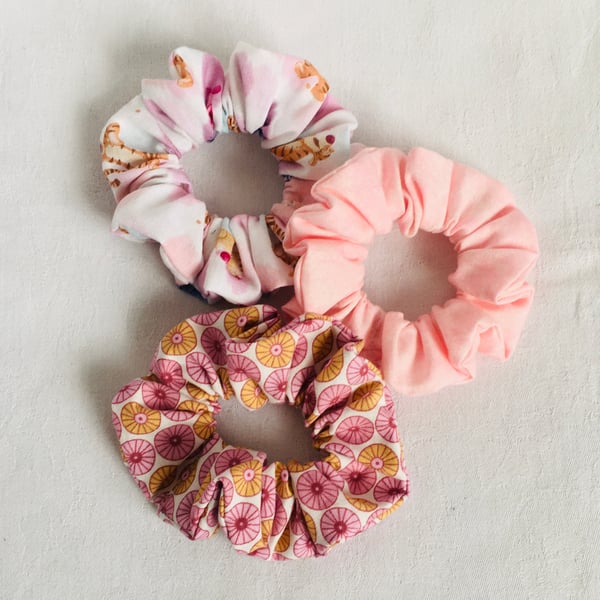 Set of Scrunchies Pinks, Set of 3 Scrunchies, Hair Accessories, Gift Ideas.