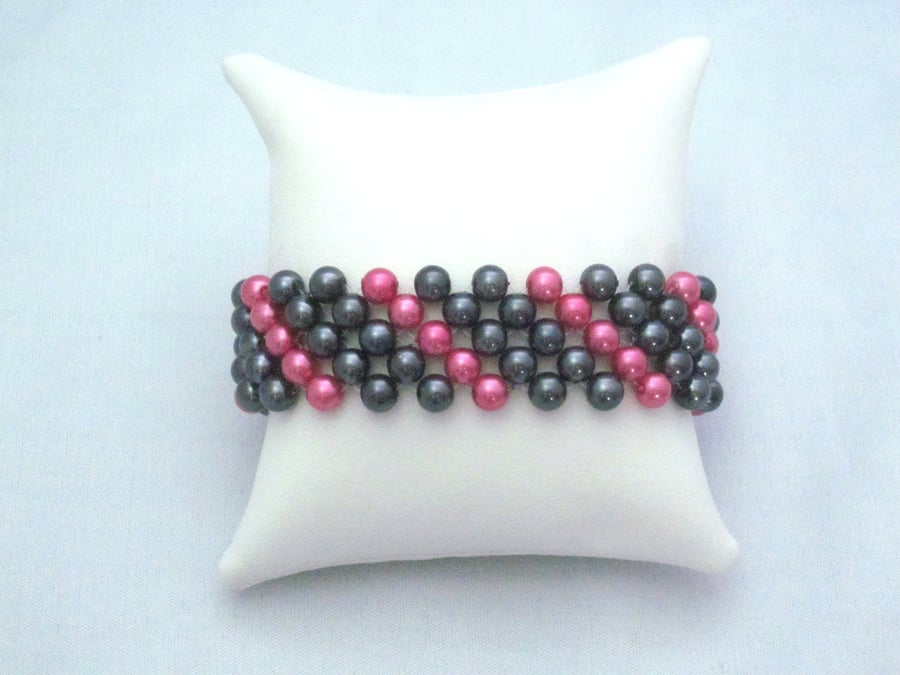 Dark grey and pink glass pearl multirow bracelet (45)