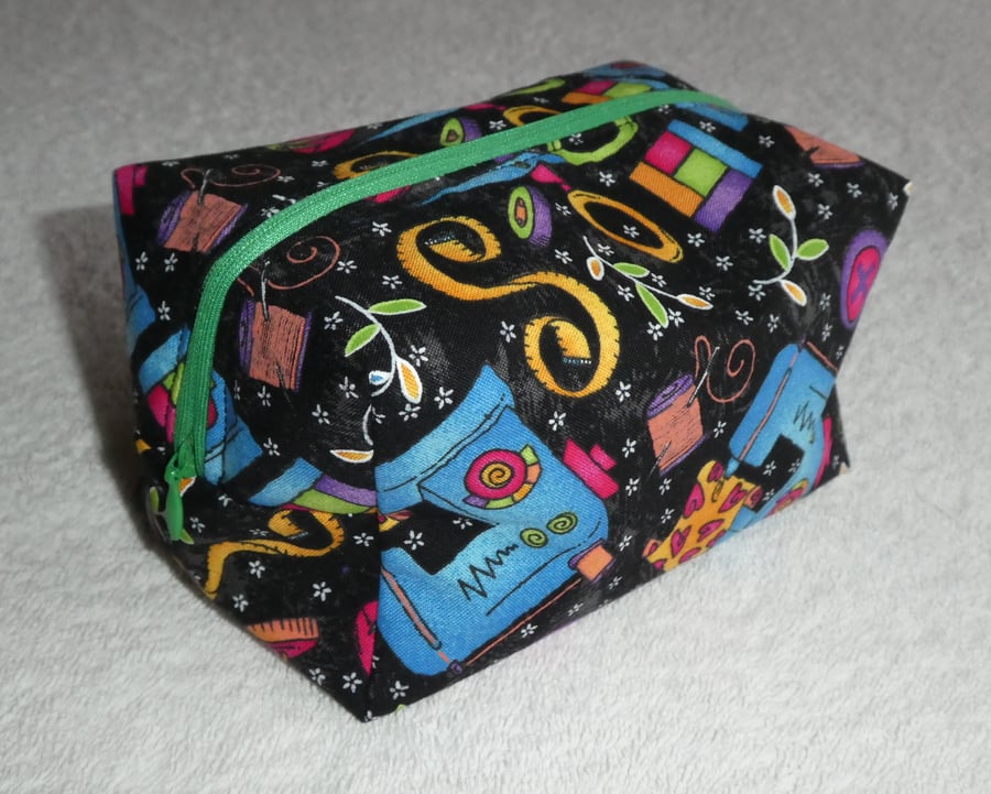 Box Purse. Fully Lined with Zip.Sewing Notions Print  Box Purse