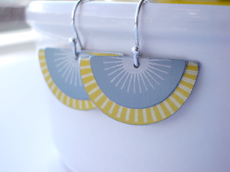 Fan earrings in yellow and grey with sunburst pattern