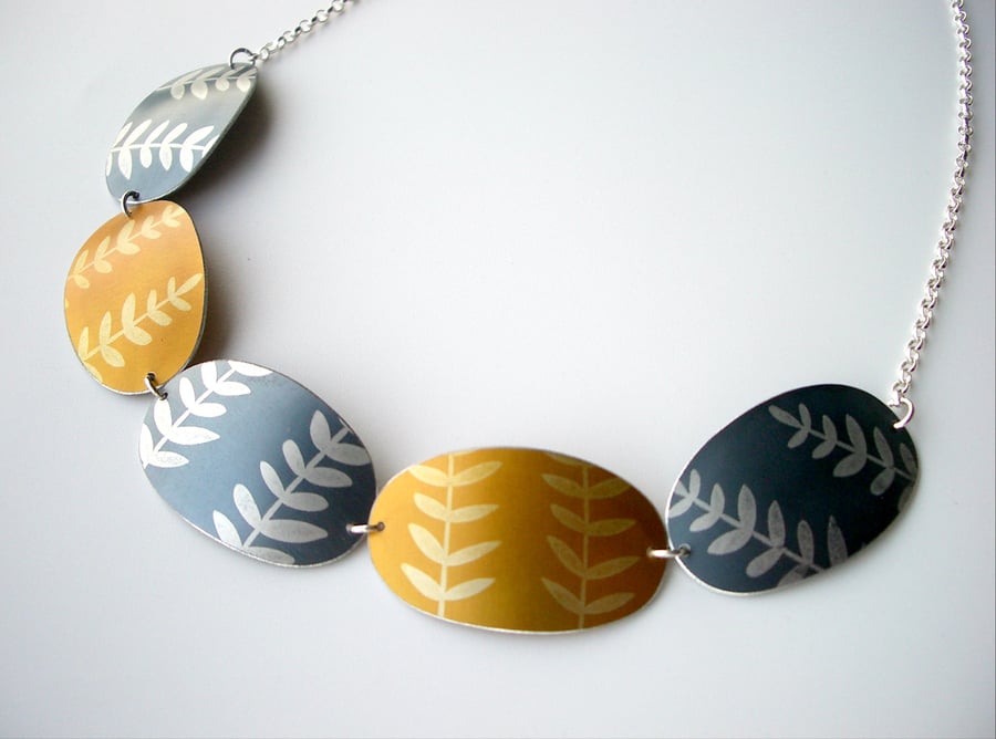 Leaf necklace in grey and yellow