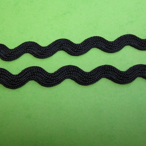 5m Narrow Black RicRac Trim