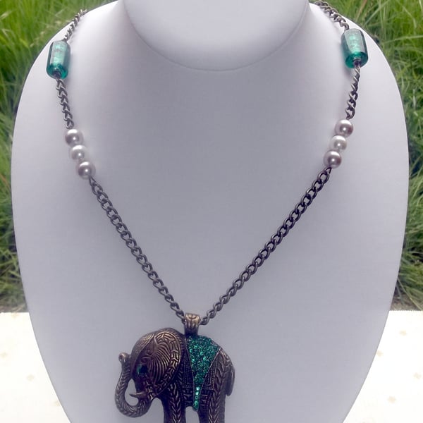 Sale Lucky Emerald Elephant necklace