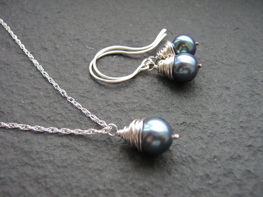 Peacock Pearl Jewellery Set - Pearl Necklace, Pearl Earrings, Blue Pearl