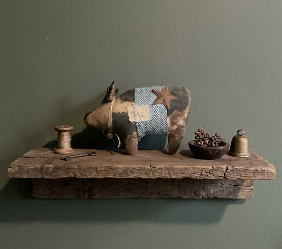 Prim pig shelf sitter