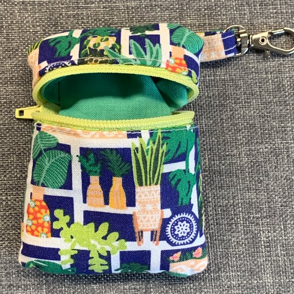 Tiny Pouch