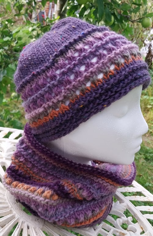Handknit chunky wool hat and cowl set col 4