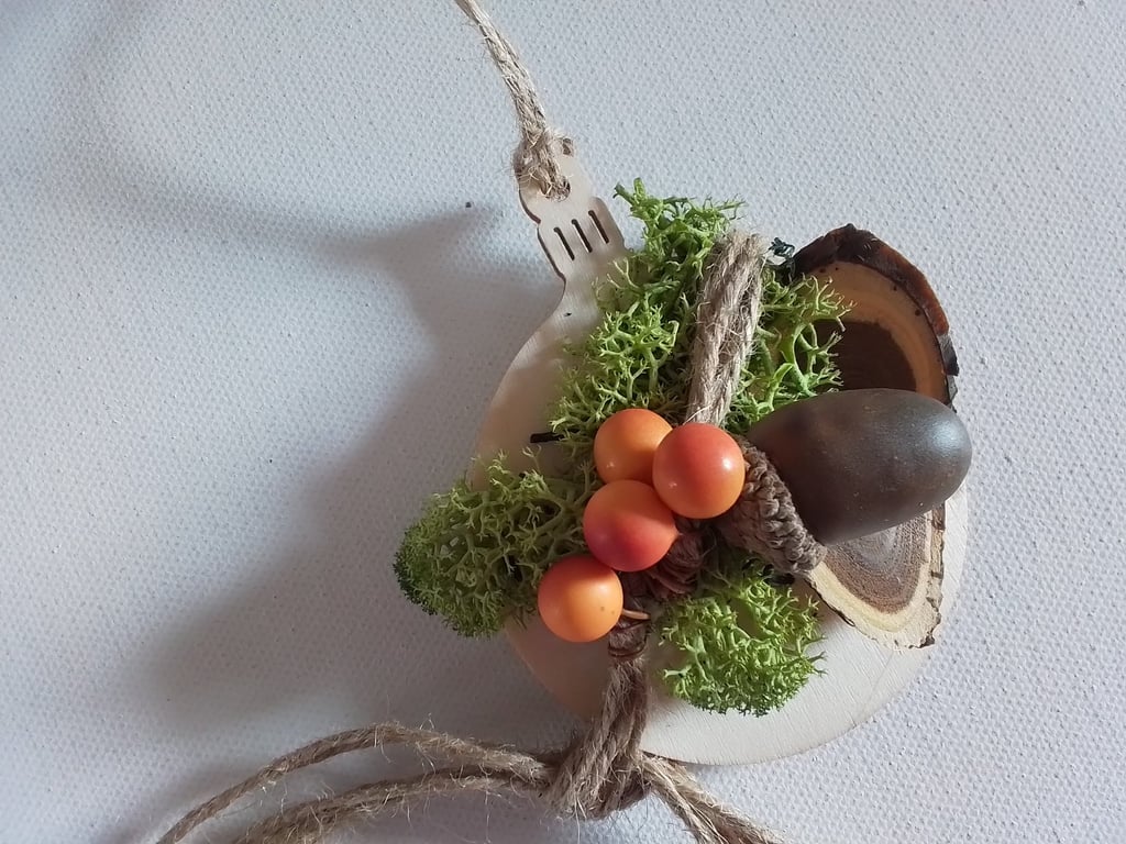 Hanging decoration. Autumn or winter decoration. Ref 485
