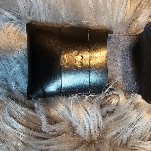 Handmade leather stichless coin purse 