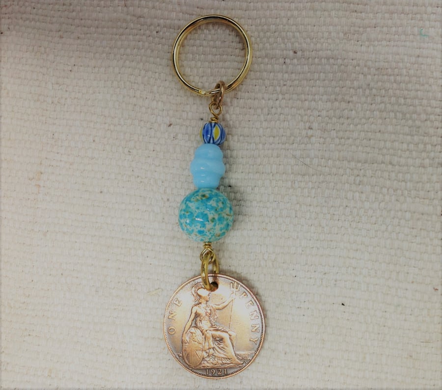 Key ring with 1921 old penny and beads
