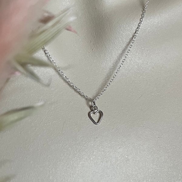 Silver Heart Pendant & 18 inch Trace Chain