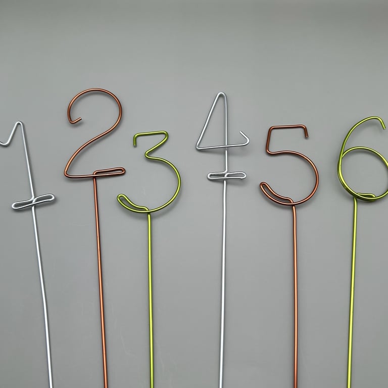 wire number for cakes or table displays in a choice of colours