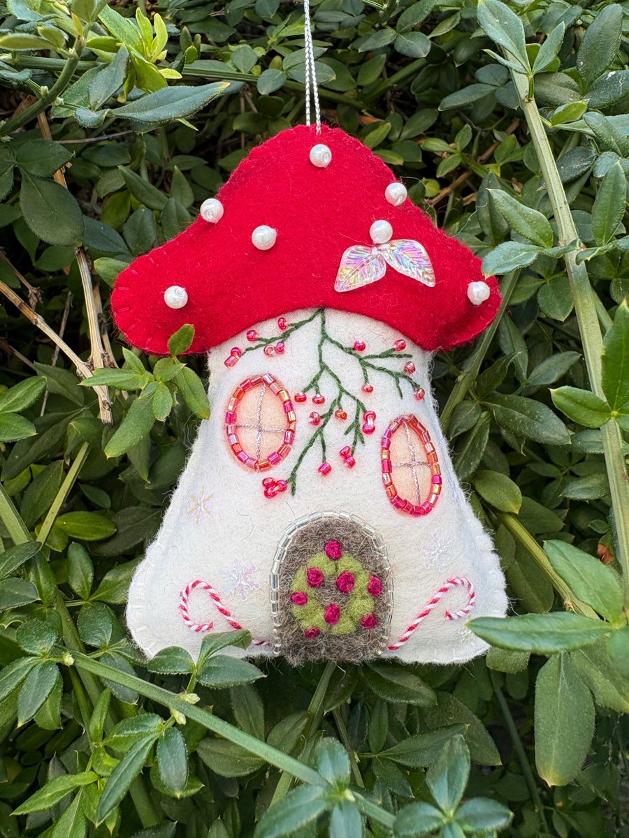 Christmas Toadstool Cottage 