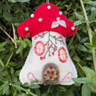 Christmas Toadstool Cottage 