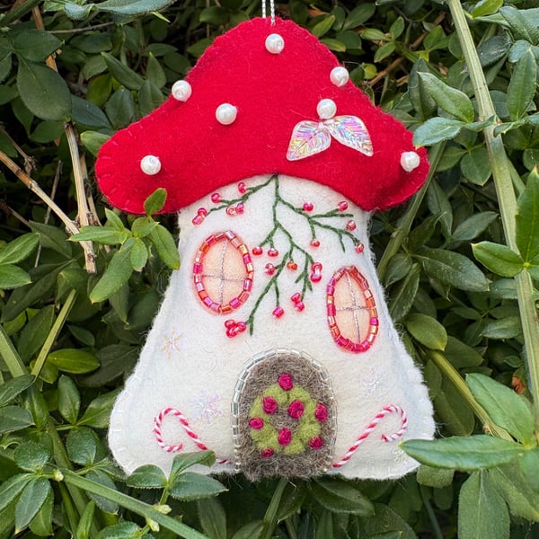 Christmas Candy Cane Toadstool Cottage 