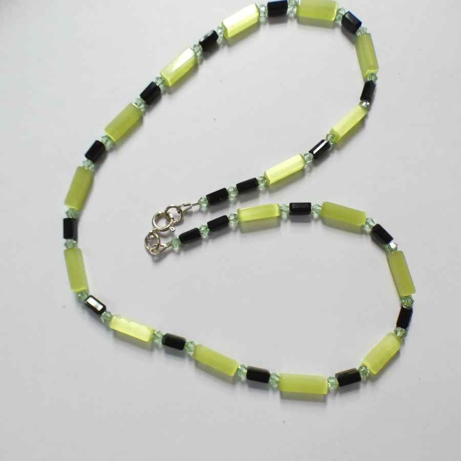 Art deco style lime green and black single strand necklace