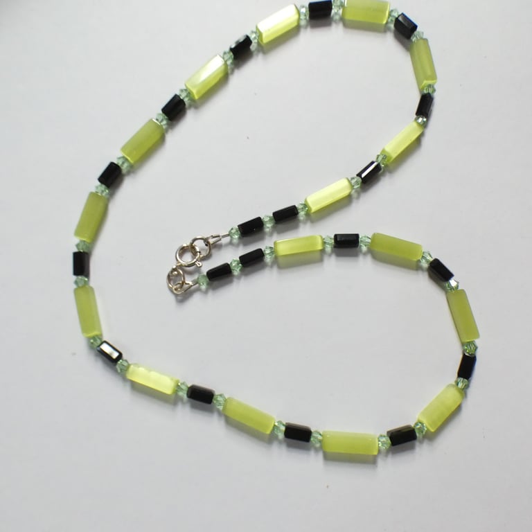 Art deco style lime green and black single strand necklace