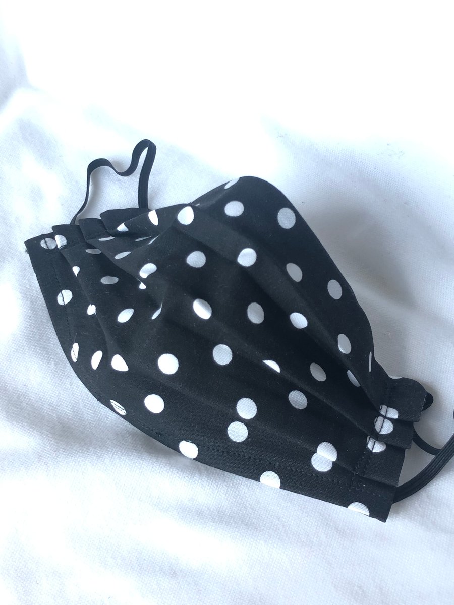 Fabric face mask with filter ( white polka dot in black)