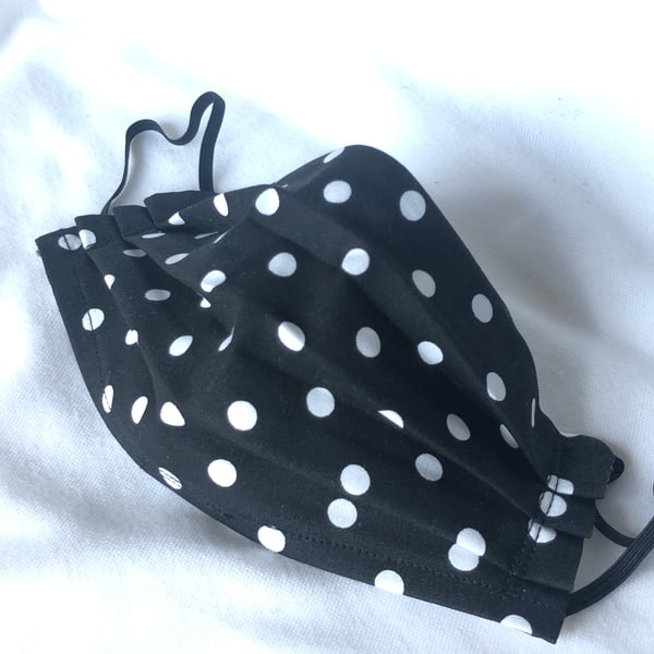 Fabric face mask with filter ( white polka dot in black)