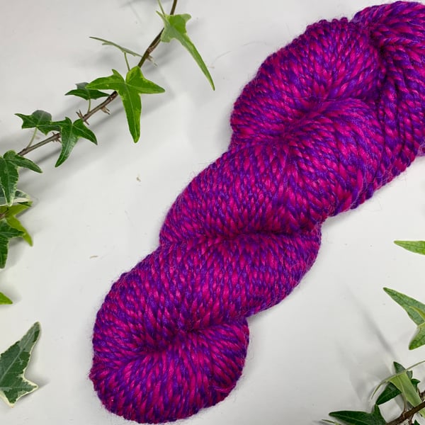 Hand spun yarn. Merino wool 85g