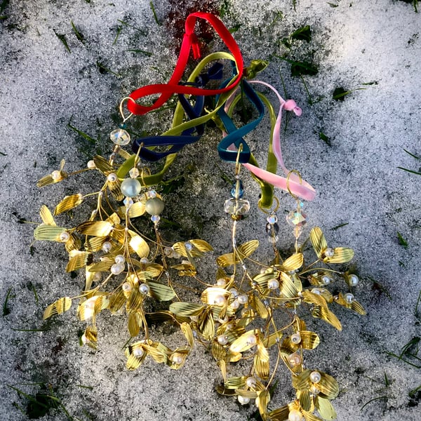 Bunch of Brass Mistletoe