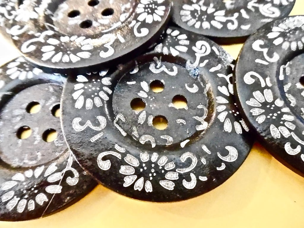 6cm Raised Edge  Dark Brown Patterned Large Wood  Buttons DAISY pattern