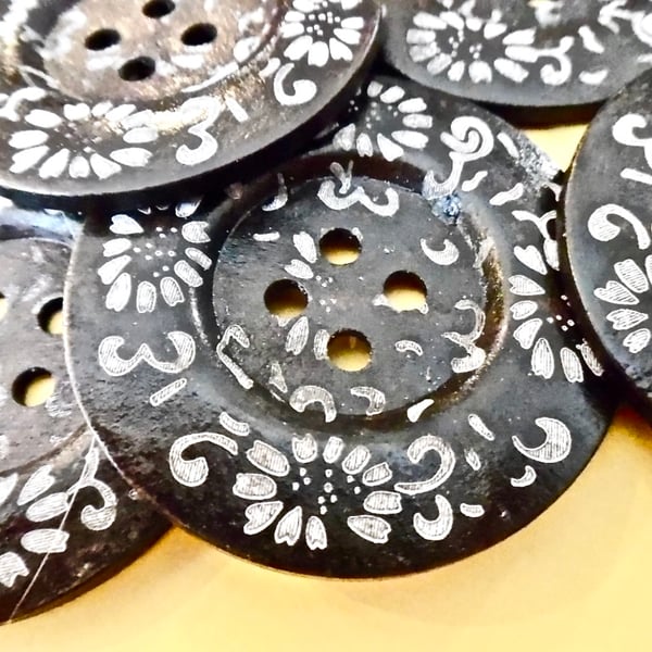 6cm Raised Edge  Dark Brown Patterned Large Wood  Buttons DAISY pattern