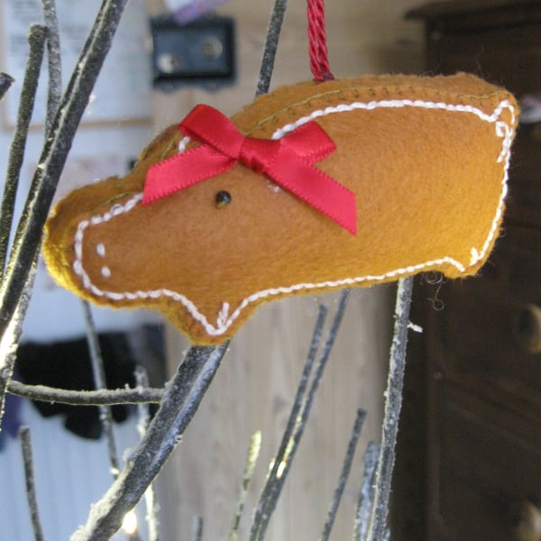 Felt gingerbread pig
