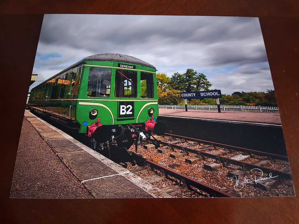 TRAIN PHOTOGRAPH - BRITISH RAIL CLASS 100 DIESEL MULTIPLE UNIT - 10x8