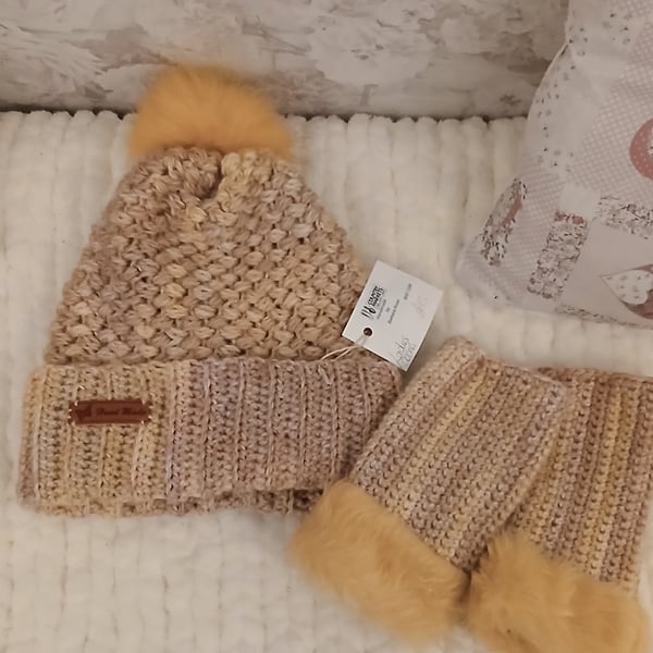 Crochet bobble wool hat with gloves Acylic hat handmade. Uk only postage