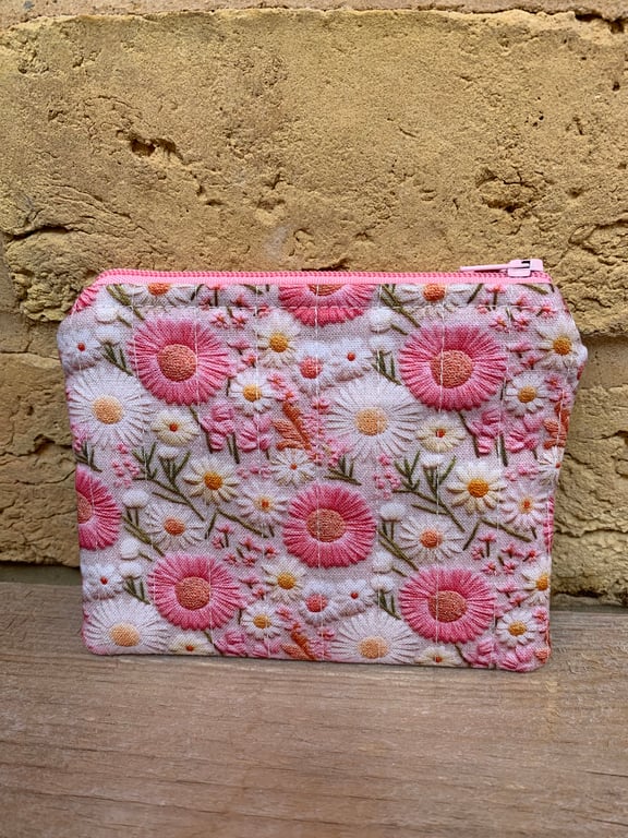 Daisy Print Quilted Fabric Midi Purse