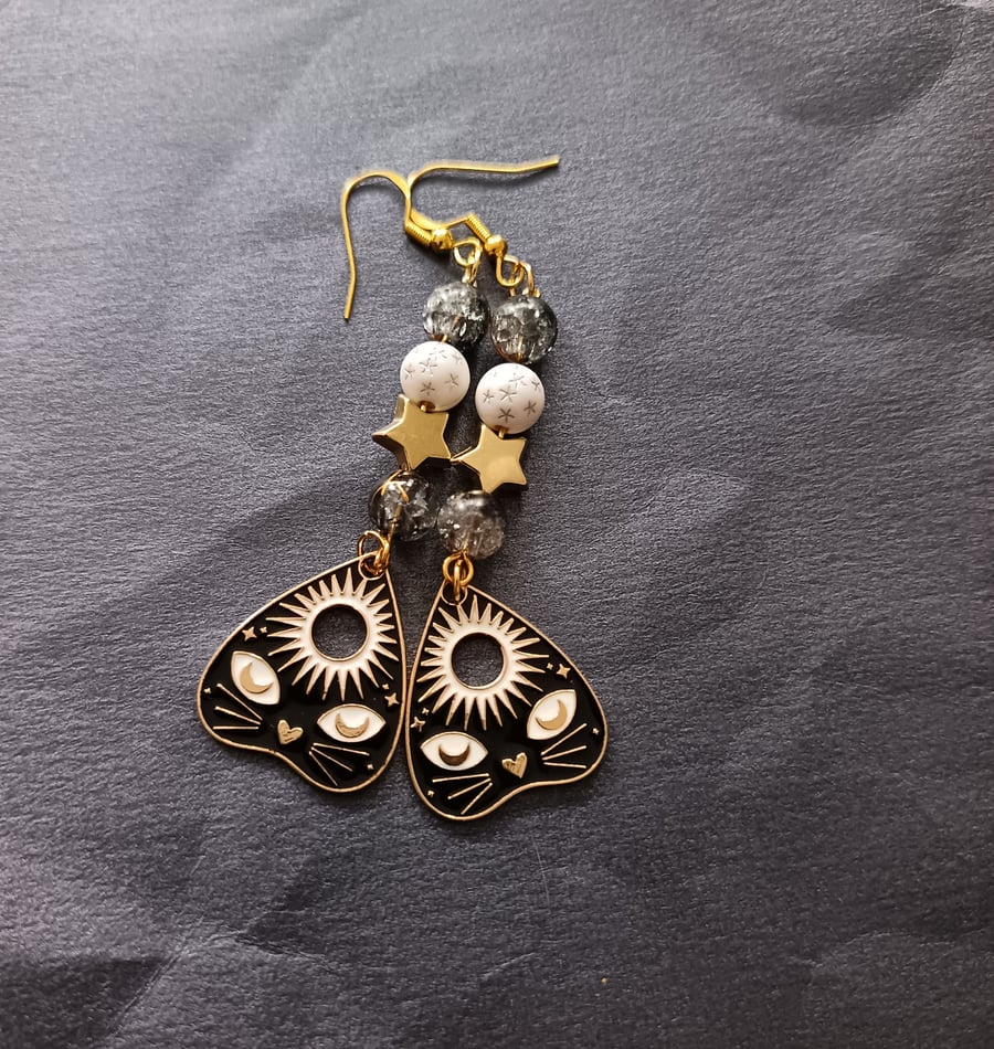 Black cat planchette charm beaded dangle earrings 