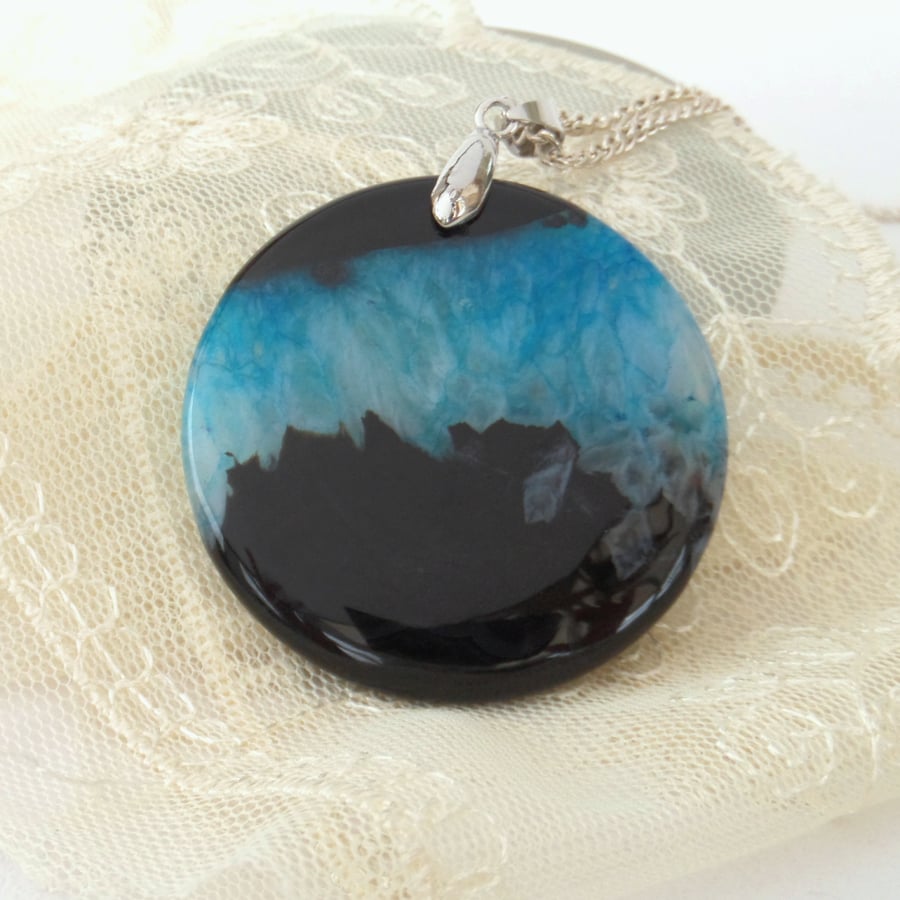 Round black & blue agate pendant necklace, stunning gift